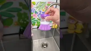 This Soap 🧼 Dispensing Brush Makes Dishwashing So Easy ! #Dishwashing #kitchengadgets #shorts