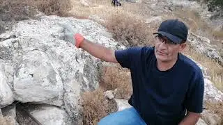 من اجمل البوابات التي رأيتها مدخل الى مغاره وبعد الفحص طلعت تكنيزيه شاهد الفن في اغلاق البوابه