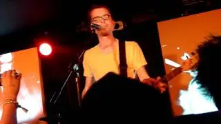 Tom Vek - I Ain't Saying My Goodbyes (live at Manchester Ruby Lounge, 13 June 2011)