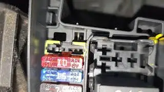 Audi S3 2015 2.0L - Fuel pump fuse & Horn Fuse engine bay 