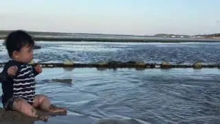 Pee on the beach 😂😂😂