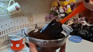 Chocolate hazelnut spread, much tastier than Nutella.