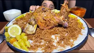 آكل قوزي عراقي مع فخذ لحم الغنم المشوي من أطيب الاكلات الشعبية العراقية