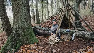 24H Solo Bushcraft trip | Laub-Shelter aus natürlichen Material bauen & Fisch grillen | survyve