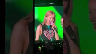 Lisa pranking Rosie during AIYL song  #blackpink #rose #lisa