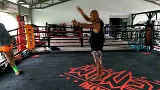 Sagat Petchyindee shows wai kru