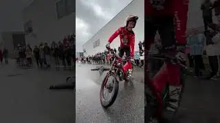 Jumping rope with a motorbike 😳 #show #kids #school #motor #trialgp #gasgas #xtrial #gekko