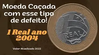 MOEDA CA&Ccedil;ADA COM ESSE TIPO DE DEFEITO! 1 REAL ANO 2004 COM 4 ESTRELAS! VALOR ATUALIZADO 2022.