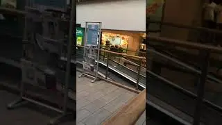 Playing River Flows In You Live at The Mall (Yiruma)