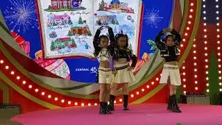 Golden Huntrix show (K-pop demon hunter) #lillysurprise #kpopdemonhunter  #huntrix #golden #rumi