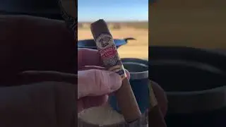 💪🏼@AganorsaLeafValidacion with ​Juniper Mountain Coffee Wrangler Roast #morningcoffee&cigar