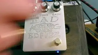 A Few Minutes With the Faceless FX Mad King Edfuzz (Foxxtone-based Octave Fuzz)