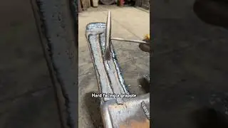 hard facing a grapple for an excavator #shorts #welding #bluecollar #work #fcaw #repair #fabrication