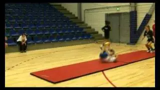 DHF AT U-12, Fysisk tr&aelig;ning, Rulninger til hugsiddende.wmv