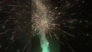 Turbo Display Box 100 shots - Magnum vuurwerk (straatvideo)