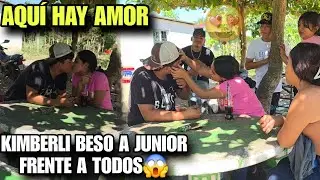 KIMBERLI Bes0 A JUNIOR FRENTE A La C4mara😍Todo El Grupo Qued&oacute; Con La Boca Abiert4😱As&iacute; Reaccionaron