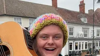 ENGLISH STREET MUSICIAN SINGS YOUR SONGS!