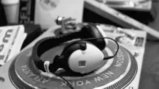 DJ illy scratching to Hypnotize
