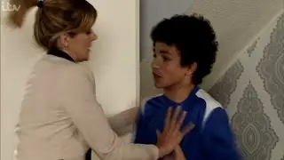 Coronation Street - Simon Grabs Leanne's Hair