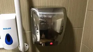 Kuaierte K2009 (HandyDryers Armadillo) at Subway Stairfoot Business Park ♿️🚼