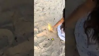 Она заметила что-то странное на пляже.