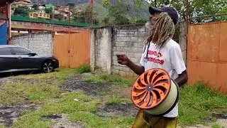 O Mito Rastafari Cortando Pipas - com 62 Anos &eacute; nosso Pipeiro Raiz