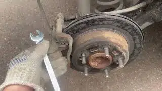 Как заменить тормозные колодки / Как снять прикипевший тормозной диск на Hyundai Creta