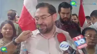 Jorge Cálix llega al Partido Liberal a entregar la solicitud para que se autorice su retorno