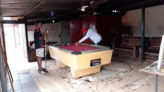 Playing Pool Snooker 8 BALLS