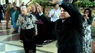MISSIONARIA LIRA GUEDES CANTANDO SHALON ADONAI