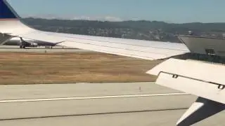 Simultaneous Plane Landing! Strangely Satisfying