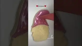 Gnome cookie decorating