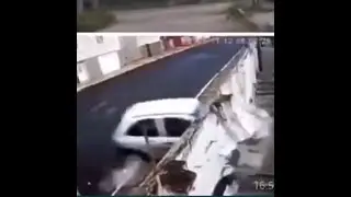 Carro choca a toda velocidad con una pared pintada muy realista || M&iacute;ralo Completo😂