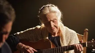 90-Year-Old Woman Brings Everyone to Tears with Her Emotional Guitar