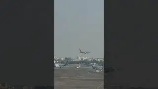 Akasa Air on finals at Mumbai Airport. #mumbai #landing #akasaair #csmia