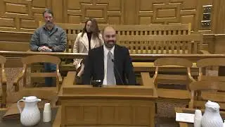 Судья столкнулся с жаркими спорами по поводу определений шумового загрязнения и публичных собраний