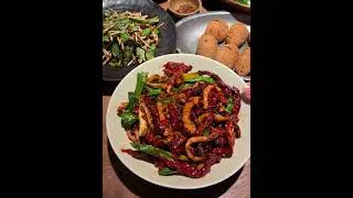 Good food + great friends = the perfect evening! 🍽️💛 #DinnerVibes #DeliciousZhengzhou