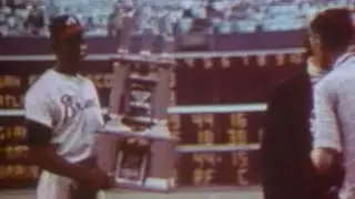 Hank Aaron hits career homer No. 500