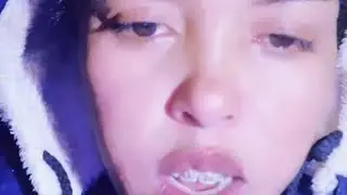 Surwaalka ayey iga saari raaan kuwaan iyo kuuntadayda yaab