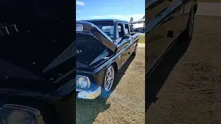 Пикап Chevrolet C10 Custom Cab 1966 года выпуска.