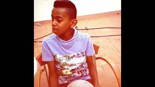 Yamal is reviewing a Ronaldo jersey🥺