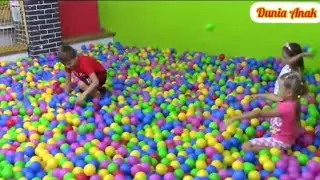 Mandi bola banyak sekali | Play balls pit show & Mini merry