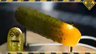 How To Make Pickles Glow 💥 TKOR&rsquo;s Electric Pickle Experiment On How To Make Food Glow!