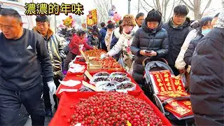 中國天津年味大集，藏在市集裏的感官美食盛宴，紅韻年味與市井風情在此相擁，茄盒+京糕+咯吱盒+ 對聯頭花 年貨一站齊