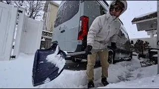 This snow storm&rsquo;s causing some headaches to the van