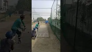off spin bowling styal Guess kro kis IPL bowler jesa hai action