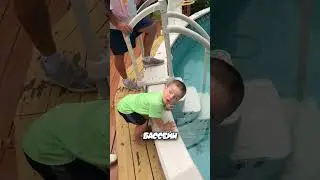 Листик в бассейне #история #shorts