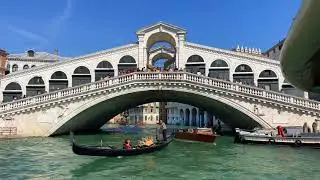 Venedig / mit dem Boot auf dem Canal Grande und der Lagune 4K Video