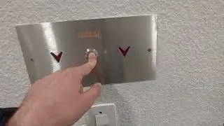 2 Omega lifts in an office building in Reus