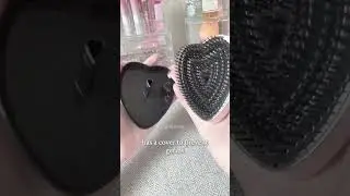 Perfect for travel: get shiny hair with this amazing brush! #hairbrush